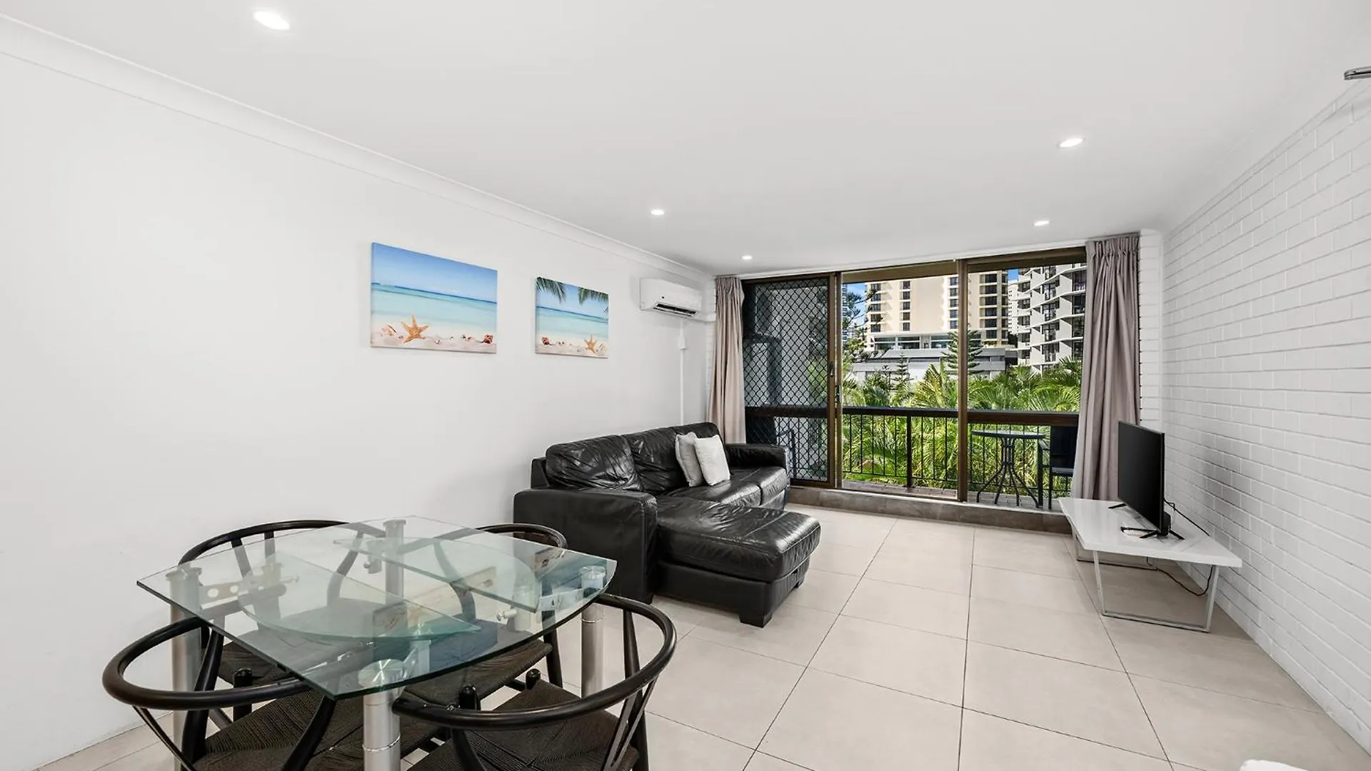 Surfers Paradise- Meters From The Beach! Gold Coast Apartment