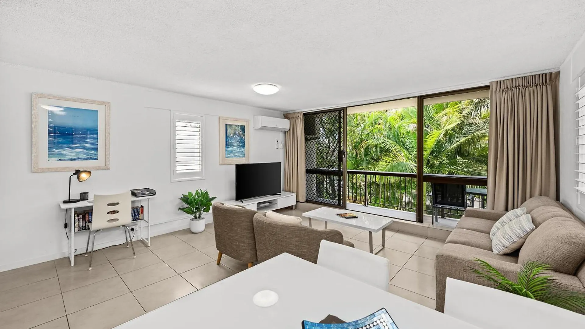 Surfers Paradise- Meters From The Beach! Gold Coast Australia