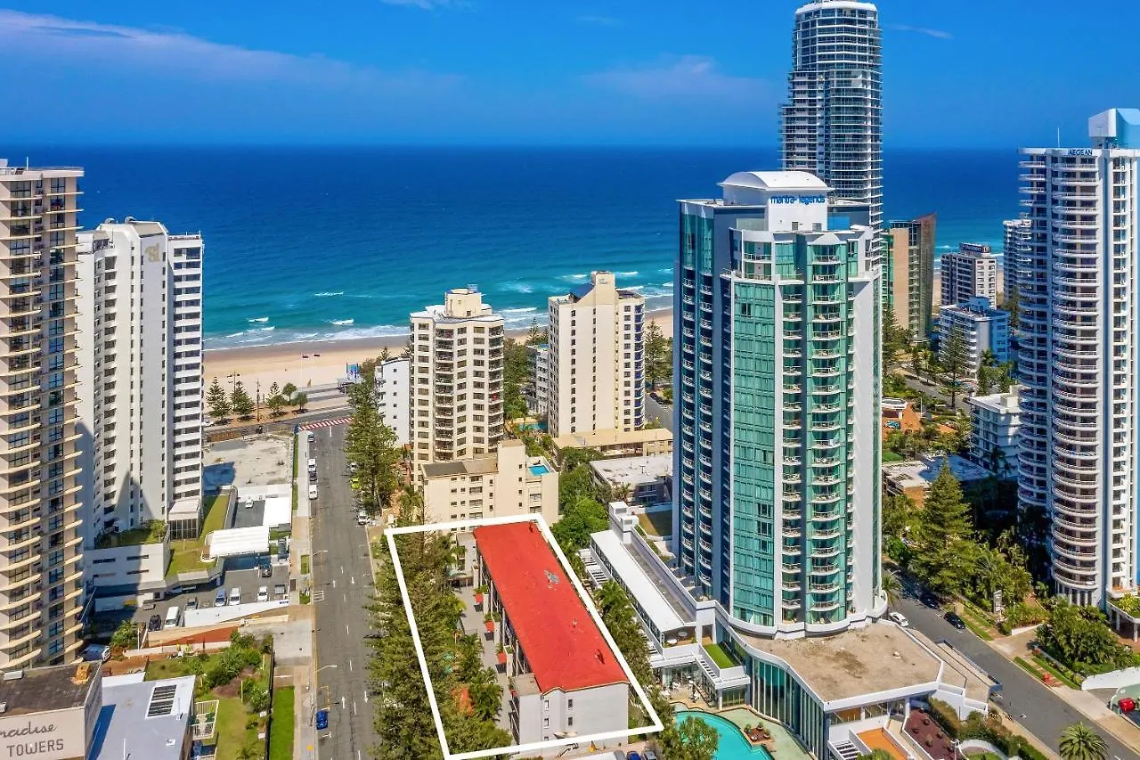 Surfers Paradise- Meters From The Beach! contacts